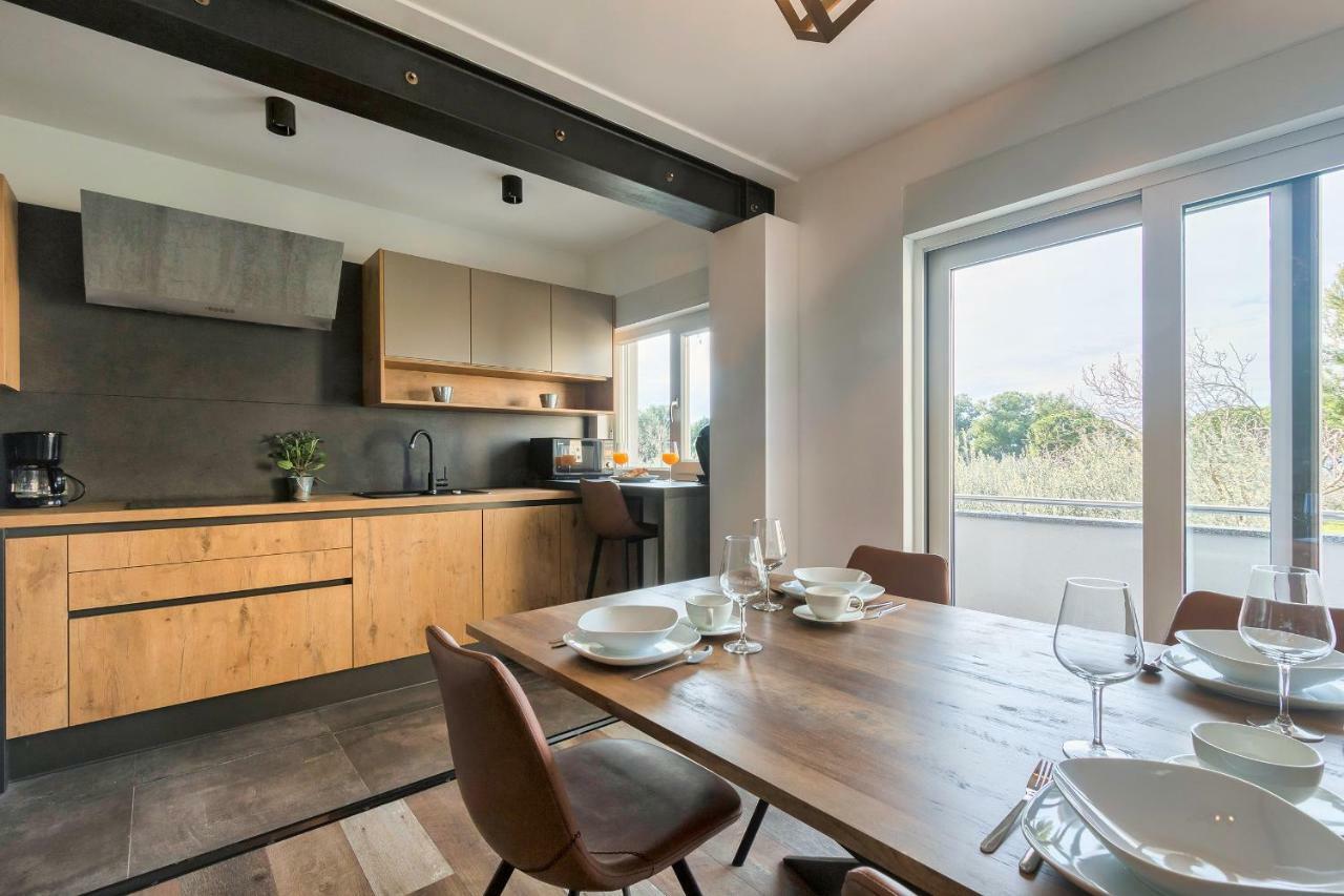 Rose Apartment Fazana Bagian luar foto