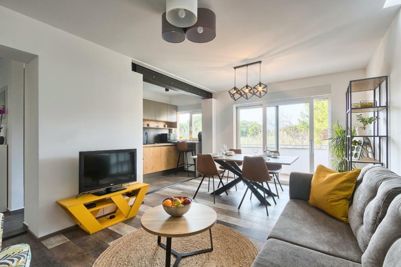 Rose Apartment Fazana Bagian luar foto
