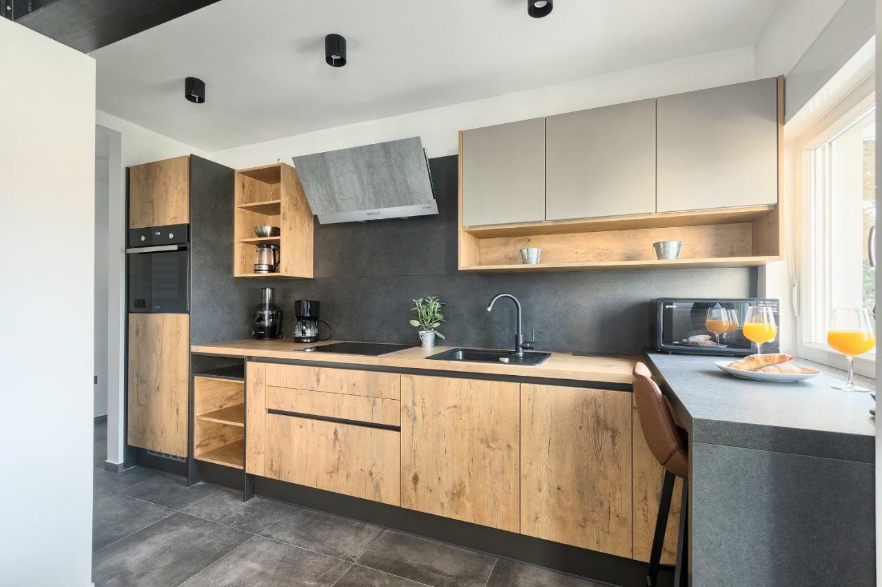 Rose Apartment Fazana Bagian luar foto