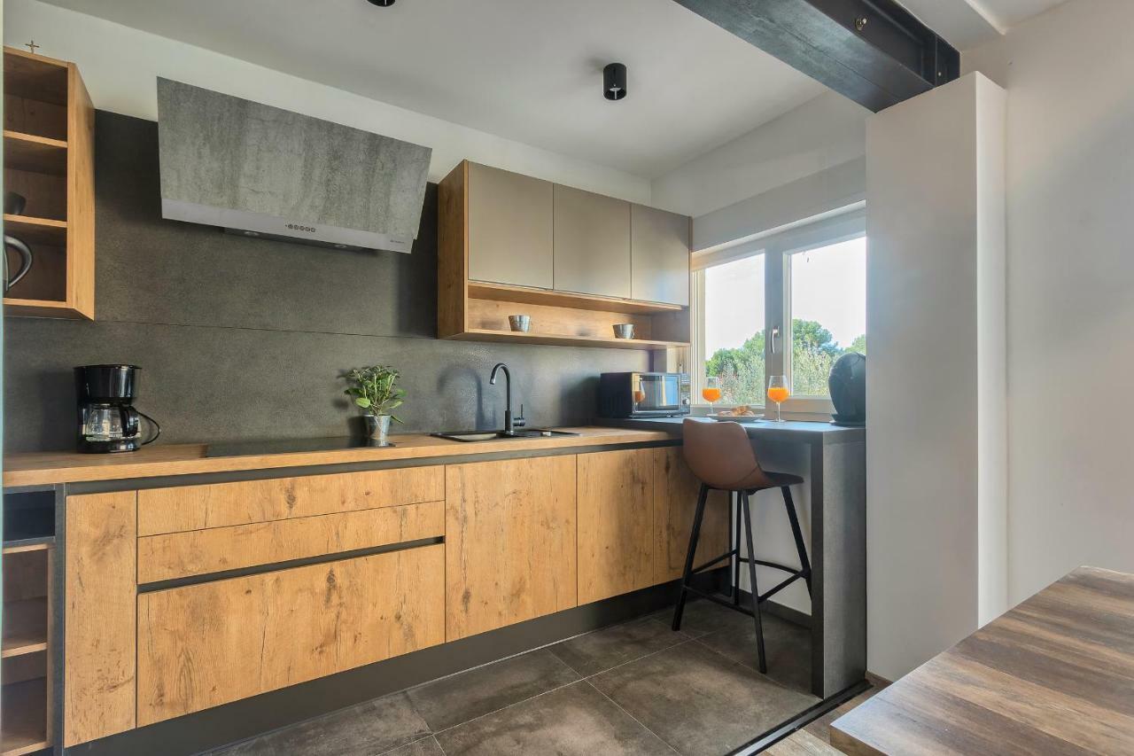 Rose Apartment Fazana Bagian luar foto